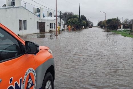 Las localidades de María Teresa, Villa Cañás, Ateaga, La Chispa y Christophersen fueron las más golpeadas por el temporal, con viviendas con más de un metro de agua. Las localidades de María Teresa, Villa Cañás, Ateaga, La Chispa y Christophersen fueron las más golpeadas por el temporal, con viviendas con más de un metro de agua.