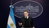El vocero presidencial, Manuel Adorni, rechazó que la reestructuración de la Procuración del Tesoro estuviera vinculada a filtraciones y venta de información vinculada al caso YPF.