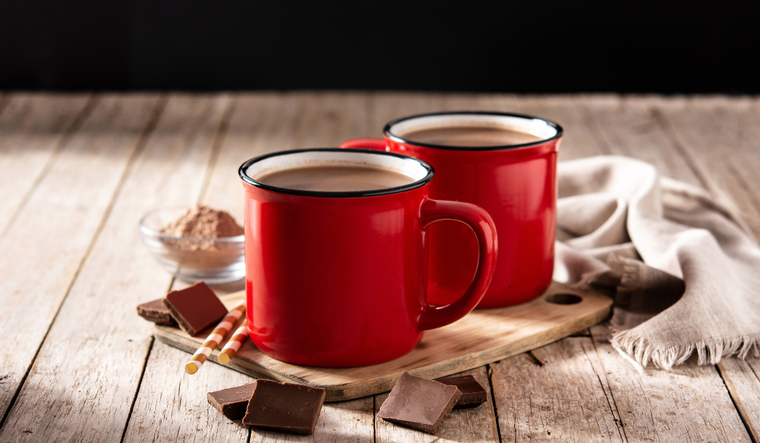 Con la llegada de los espa&ntilde;oles, la receta incorpor&oacute; leche y az&uacute;car, transform&aacute;ndose en la versi&oacute;n dulce y cremosa que hoy conocemos en M&eacute;xico.