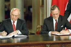 Mikhail Gorbachev y George Bush firman un tratado histórico. Foto: RIA Novosti archive Mikhail Gorbachev y George Bush firman un tratado histórico. Foto: RIA Novosti archive