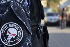 Su indumentaria siniestra busca amedrentar a la población, denuncian los expertos. Foto: GETTY IMAGES