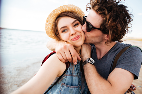 Besar disminuye el estrés y la ansiedad. Besar disminuye el estrés y la ansiedad.