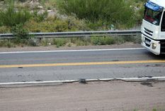 ruta 7: gran operativo en potrerillos tras el vuelco de un camion ruta 7: gran operativo en potrerillos tras el vuelco de un camion