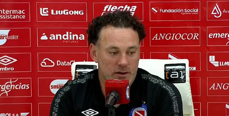 En conferencia de prensa, el DT habló del interés por el español.