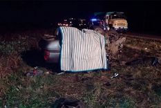 Cuatro personas murieron por el choque frontal entre dos autos Foto: NA