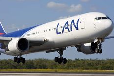 la justicia garantizo el uso del hangar a lan