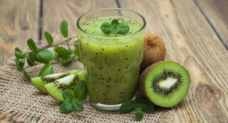 El kiwi es una fruta con numerosas propiedades saludables Foto: Shutterstock El kiwi es una fruta con numerosas propiedades saludables Foto: Shutterstock