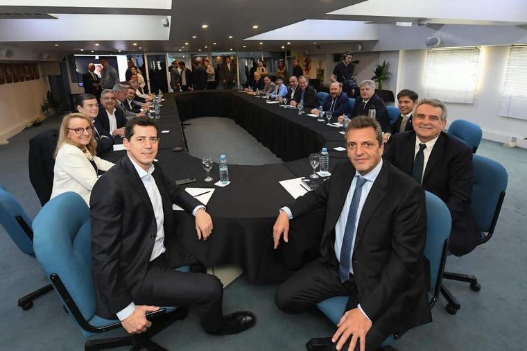 Al menos 7 provincias ya confirmaron que no pagarán el bono anunciado por Massa Foto: Prensa Sergio Massa