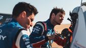 Insólito momento de Casale y Sachs en el Dakar. Insólito momento de Casale y Sachs en el Dakar.