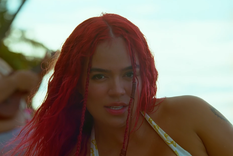 KAROL G Carolina Giraldo Navarro es conocida por su obra artística en los géneros del reguetón y trap latino, fusionados con pop y reggae Foto: CAPTURA VIDEO MIENTRAS ME CURO DEL CORA
