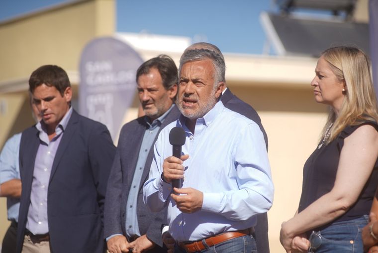 Alfredo Cornejo y Hebe Casado en San Carlos. Foto: Gobierno de Mendoza