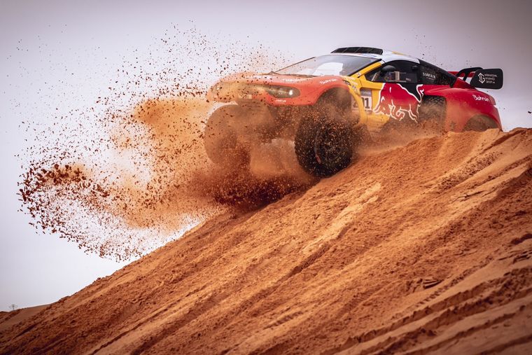 Loeb se quedó con otra especial del Dakar. Foto: @SebastienLoeb