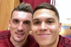 Armani y Juanfer, en el vestuario de River. Foto: Instagram Armani y Juanfer, en el vestuario de River. Foto: Instagram