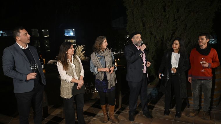 Lucas Löwi, director general de Terrazas de los Andes, junto a: Larisa Andreani (presidenta de la Fundación ArteBA), Melanie Roy, Daniel Tueda, Lili Fiallo y Nico Loüet. Lucas Löwi, director general de Terrazas de los Andes, junto a: Larisa Andreani (presidenta de la Fundación ArteBA), Melanie Roy, Daniel Tueda, Lili Fiallo y Nico Loüet.