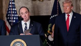 Por qué destituyeron con efecto inmediato al jefe de la Marina de EE.UU.