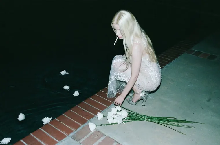 El vestido más delicado de Anya Taylor-Joy. El vestido más delicado de Anya Taylor-Joy.