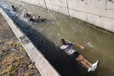 La adrenalina del juego esconde riesgos fatales en los cauces mendocinos. Foto: Marcos Garcia/MDZ