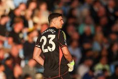 El Dibu Martínez tendrá un duelo aparte mañana frente a los franceses en París. Foto: @AVFCOfficial