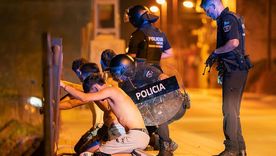 La policía detiene a varios jóvenes en Torre Pacheco, Murcia. La policía detiene a varios jóvenes en Torre Pacheco, Murcia.