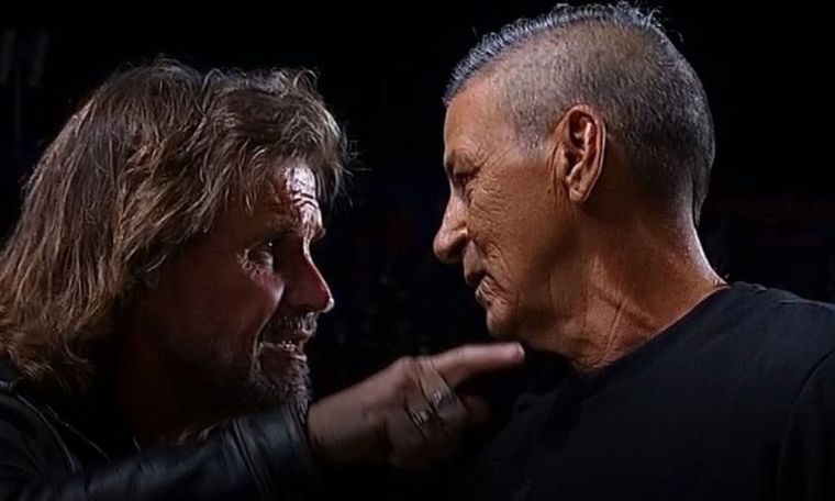 Insúa le habla a Monzón.