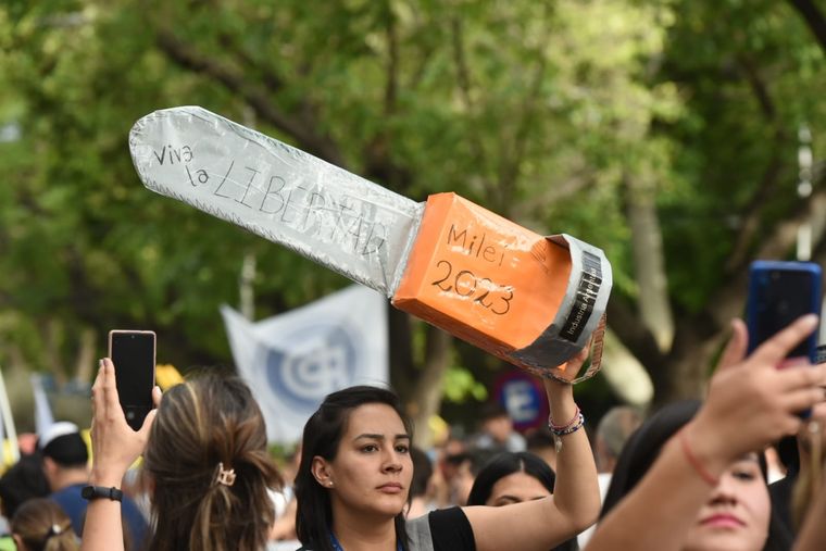 Javier Milei comenzó a aplicar la motosierra en su primeras semanas de gobierno Foto: Maximiliano Ríos / MDZ