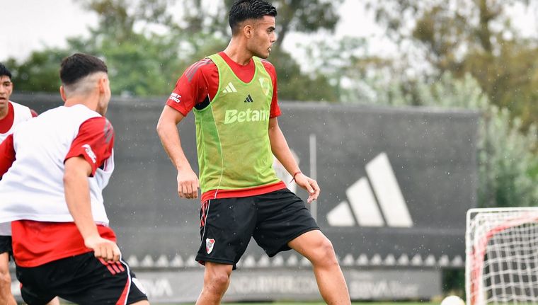Fausto Vera tuvo su primer entrenamiento con la camiseta de River.&nbsp;