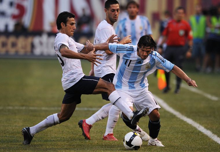 Aquella vez Nueva Jersey, Mastroeni tuvo que marcar a Messi y al Kun Agüero. También vio la tarjeta roja. Aquella vez Nueva Jersey, Mastroeni tuvo que marcar a Messi y al Kun Agüero. También vio la tarjeta roja.