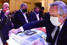 necrocracia: la manipulacion del cuerpo de maradona como hecho politico