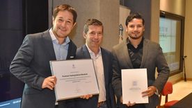 Nicolás Aleman -creador de Premium Tasting-, el presidente de la Cámara de Diputados Andrés Lombardi y Rodrigo Kohn -Head Sommelier de Premium Tasting-.