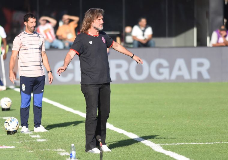 Ruben Darío Insua apuntó contras las polémicas del arbitraje en Barracas-Gimnasia.