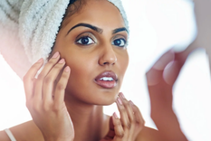 EL vinagre tiene múltiples propiedades beneficiosas para tu contorno de ojos. Foto: InStyle - https://imagesvc.meredithcorp.io/v3/mm/image?q=85&c=sc&poi=%5B1000%2C667%5D&w=2000&h=1000&url=https%3A%2F%2Fstatic.onecms.io%2Fwp-content%2Fuploads%2Fsites%2F14%2F2020%2F04%2F10%2Fgettyimages-640306520-2000.jpg