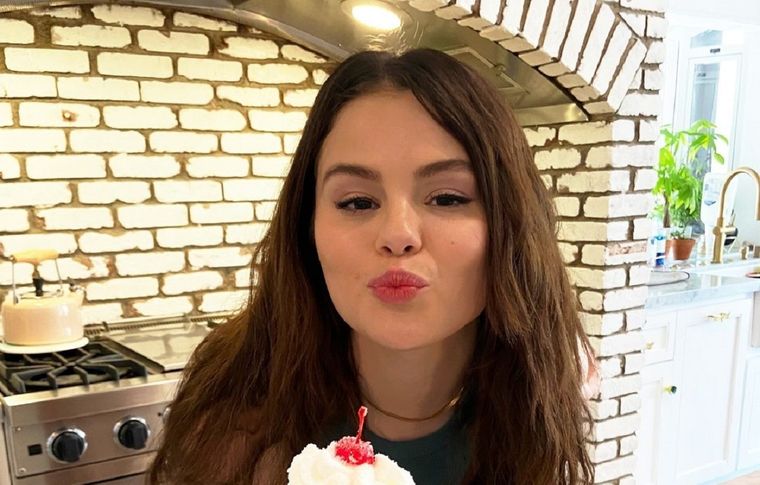 Selena Gómez es copropietaria de Serendipity icecream, que destaca por sus sabores de helado super originales como el de Torta de cumpleaños. Foto: Instagram