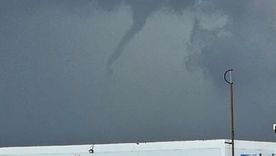 El SMN difundió imágenes de un particular fenómeno captado a unos 50 kilómetros de Rincón de los Sauces, Neuquén. El SMN difundió imágenes de un particular fenómeno captado a unos 50 kilómetros de Rincón de los Sauces, Neuquén.