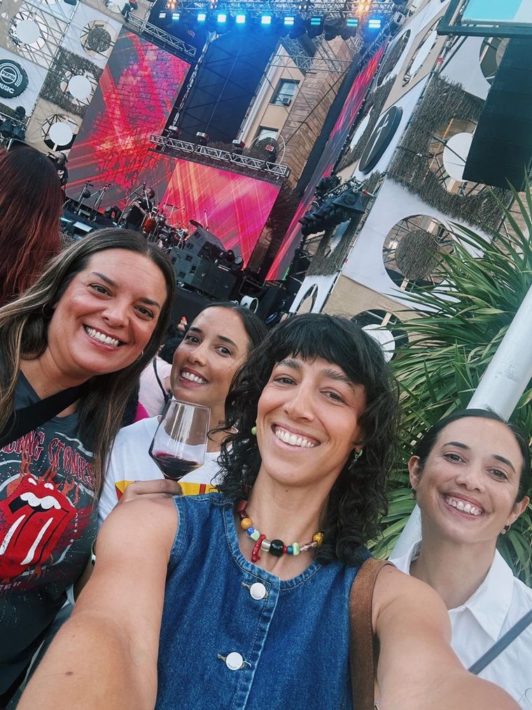 Emilia Pereyra, Débora Agostino y Celina y Gabriela Monteleone. Emilia Pereyra, Débora Agostino y Celina y Gabriela Monteleone.