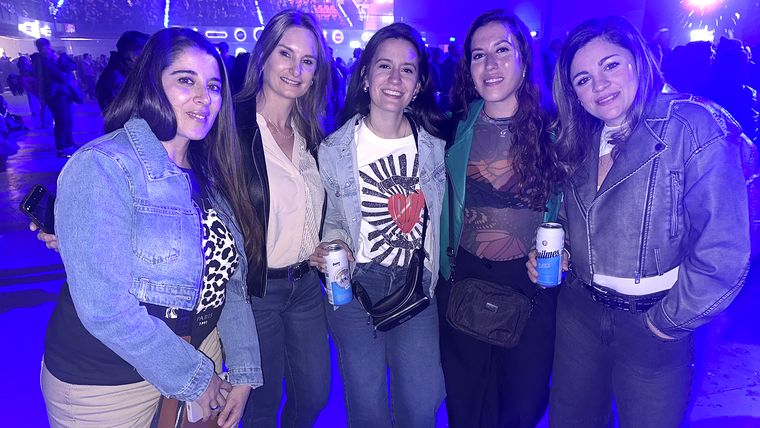 Mariela, Romina, Antonella, Paula y Antonella. Mariela, Romina, Antonella, Paula y Antonella.