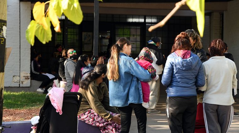 Los centros de salud tendrán más personal desde mayo para atender a la población. Foto: ALF PONCE MERCADO / MDZ