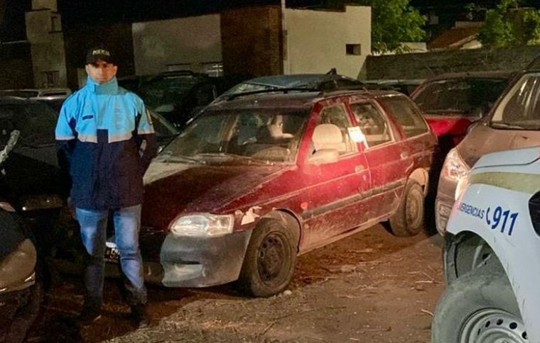 Durante los allanamientos, se encontraron manchas de sangre dentro del auto del sospechoso.  Foto: X