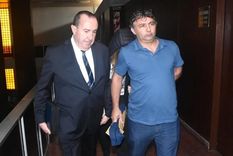 La masajista llegó acompañada por su abogado y un hijo Foto: Gentileza Contexto Tucumán La masajista llegó acompañada por su abogado y un hijo Foto: Gentileza Contexto Tucumán