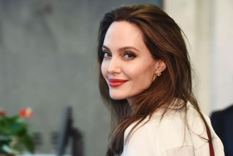 ANGELINA JOLIE ADMITIÓ NO SER MUY SOCIABLE. SIN EMBARGO TIENE UNA NUEVA MEJOR AMIGA MUY FAMOSA.