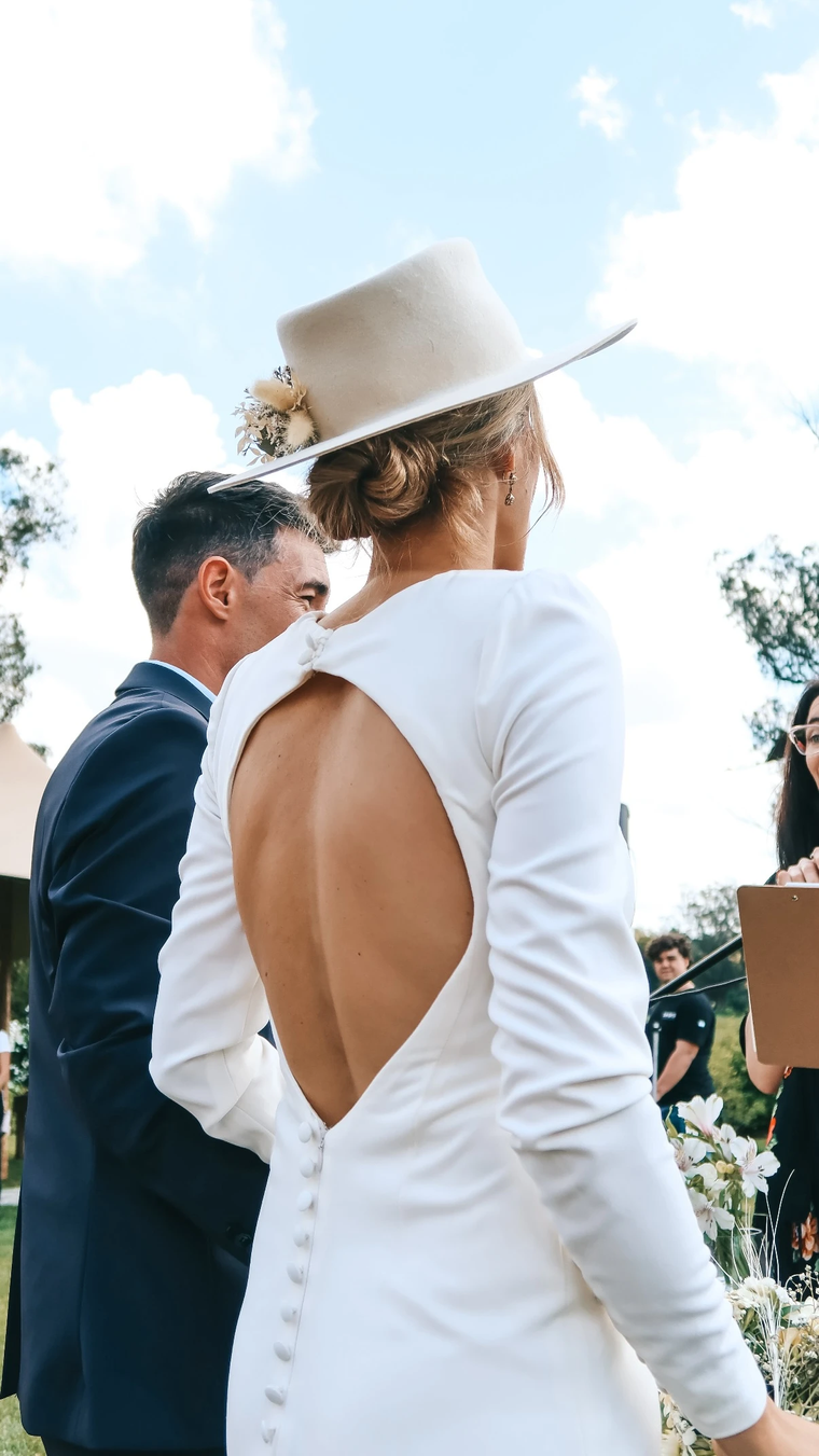 Mariana Rojas apostó por un look nupcial con sello propio. Mariana Rojas apostó por un look nupcial con sello propio.