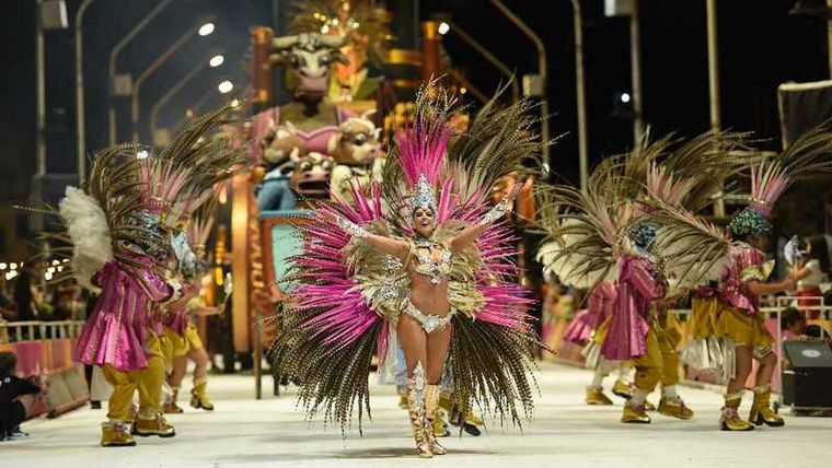 Las fiestas de Carnaval se dan en esos dos feriados en varios lugares del país. Las fiestas de Carnaval se dan en esos dos feriados en varios lugares del país.