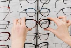 PAMI mantiene en 2026 la cobertura gratuita de anteojos para sus afiliados. Foto: Archivo