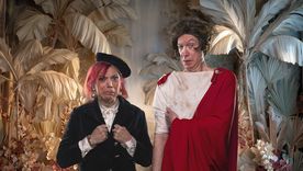 El baile del monito ofrece risas con críticas, presentando una obra de teatro casi única en su especie.