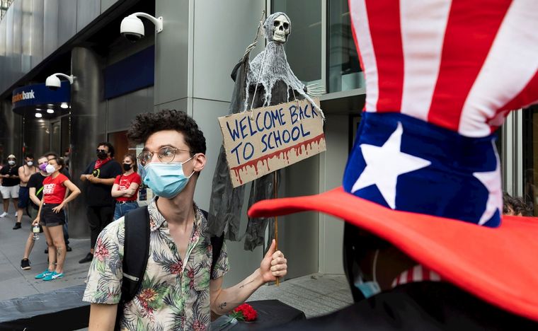 Una protesta por la reapertura de las escuelas en Nueva York. Foto: EFE
