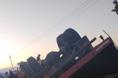 MDZol | Volcó un camión en Lavalle Foto: Ministerio de Seguridad