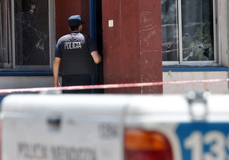 En esta vivienda donde ocurrió el tiroteo vive la detenida. Foto: Nacho Gaffuri / MDZ