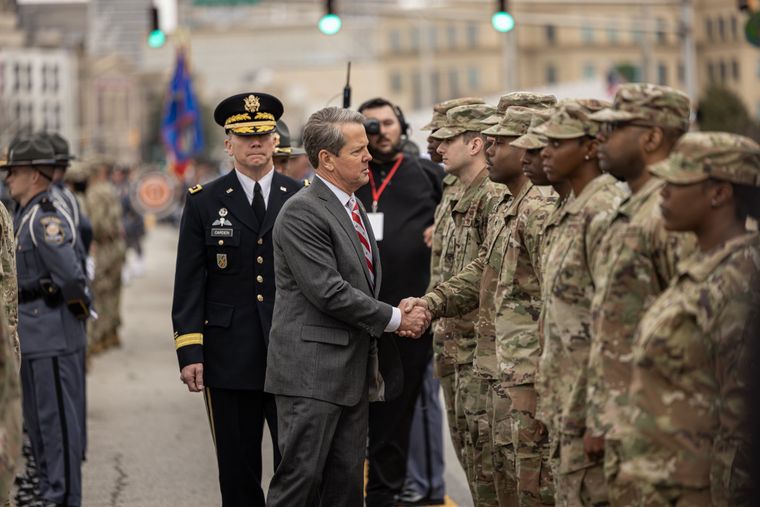 El gobernador de Georgia, Brian Kemp, visitará la Argentina a fines de agosto para llevar adelante una agenda en materia de Defensa y Seguridad.