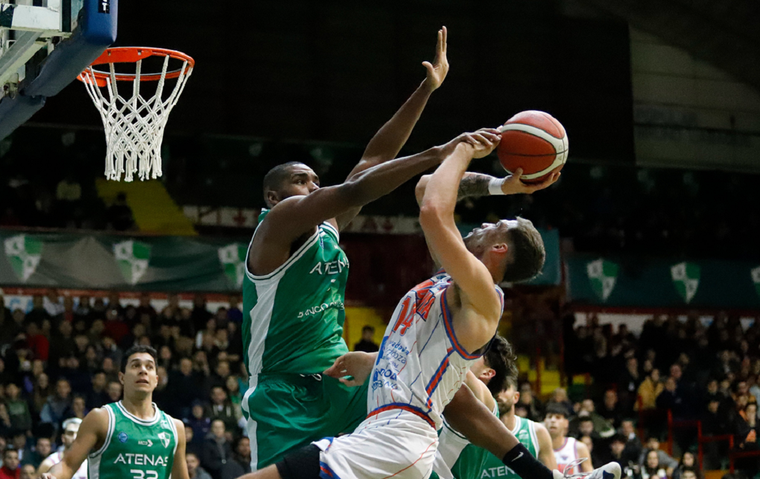 Rivadavia quedó contra las cuerdas Foto: Prensa Atenas