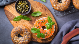 Brunch Soñado: receta de bagel con salmón ahumado que enamora.