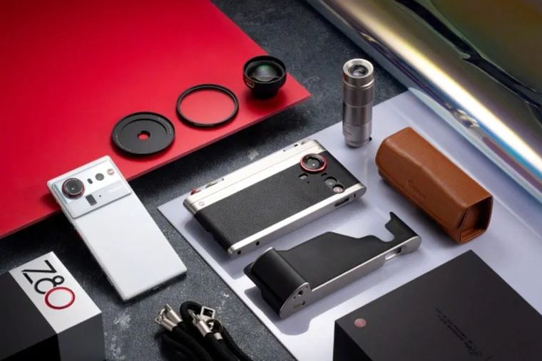 Con su diseño retro y accesorios metálicos, el Z80 Ultra se destaca entre los smartphones premium de Nubia. Con su diseño retro y accesorios metálicos, el Z80 Ultra se destaca entre los smartphones premium de Nubia.